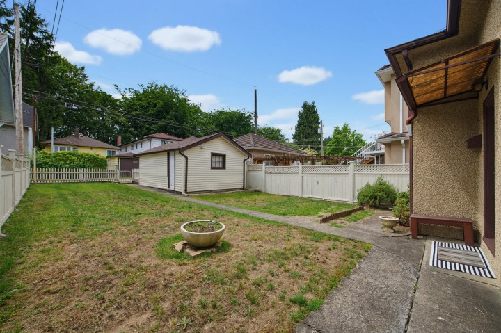 Photo 31 at 2546 Napier Street, Renfrew VE, Vancouver East