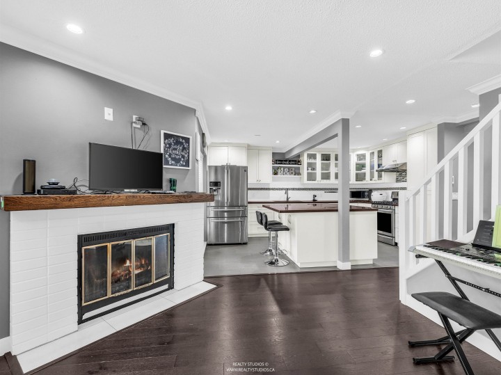 Photo 3 at 7170 Hecate Place, Champlain Heights, Vancouver East