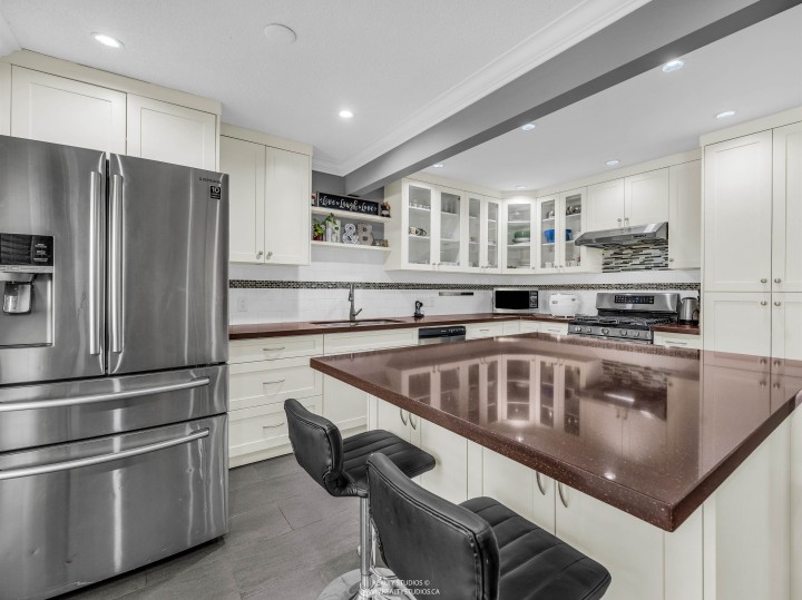 Photo 1 at 7170 Hecate Place, Champlain Heights, Vancouver East
