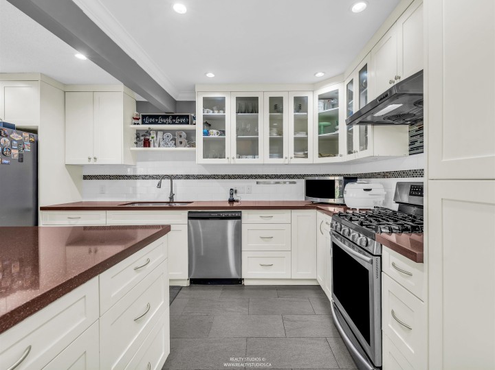 Photo 9 at 7170 Hecate Place, Champlain Heights, Vancouver East