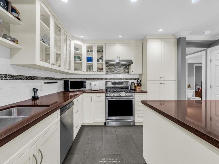 Photo 4 at 7170 Hecate Place, Champlain Heights, Vancouver East