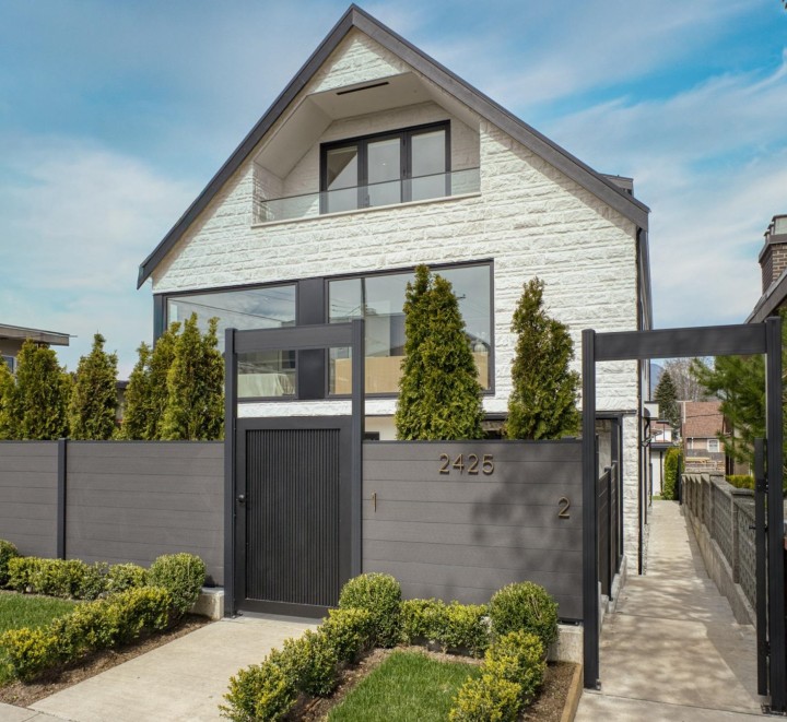Photo 1 at 2 - 2425 Kitchener Street, Renfrew VE, Vancouver East