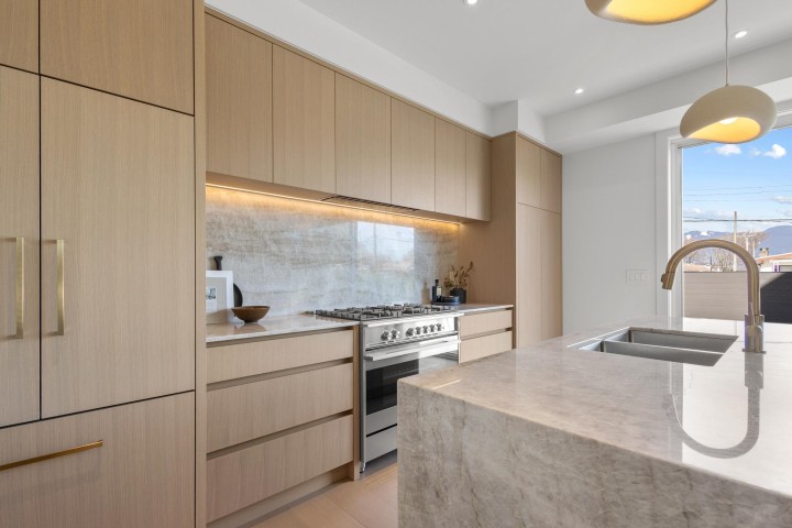 Photo 15 at 2 - 2425 Kitchener Street, Renfrew VE, Vancouver East