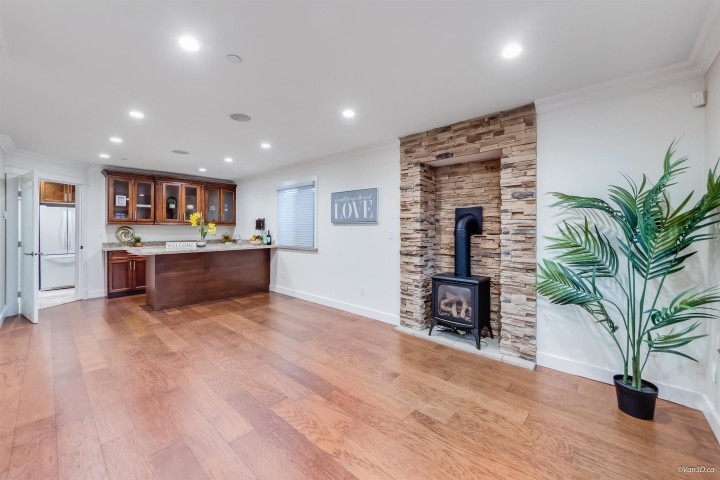 Photo 2 at 6167 Commercial Street, Killarney VE, Vancouver East