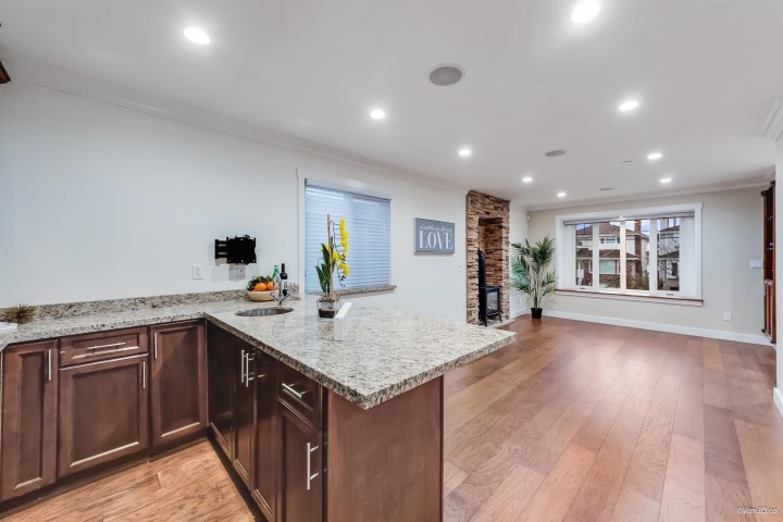 Photo 5 at 6167 Commercial Street, Killarney VE, Vancouver East