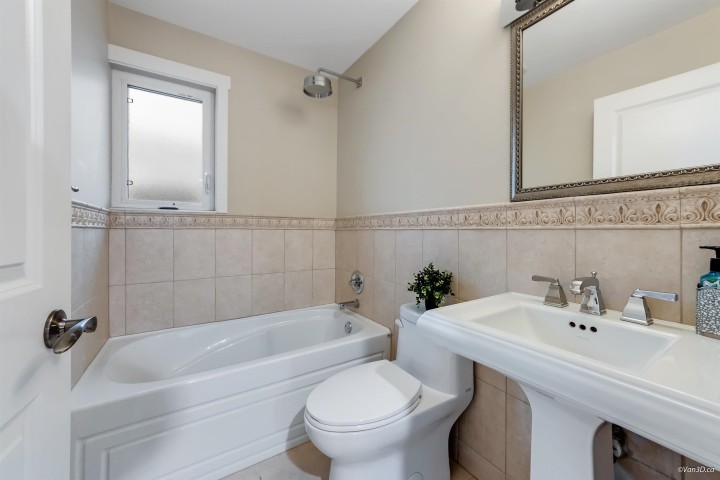 Photo 11 at 6167 Commercial Street, Killarney VE, Vancouver East