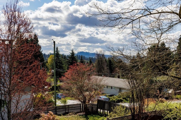 Photo 4 at 2094 Viewlynn Drive, Westlynn, North Vancouver