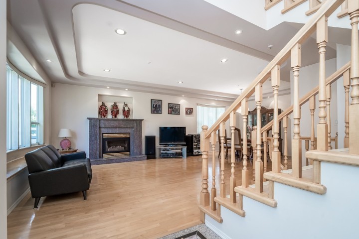 Photo 3 at 2304 Garden Drive, Grandview Woodland, Vancouver East