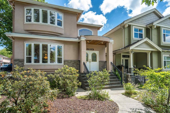 Photo 1 at 2304 Garden Drive, Grandview Woodland, Vancouver East