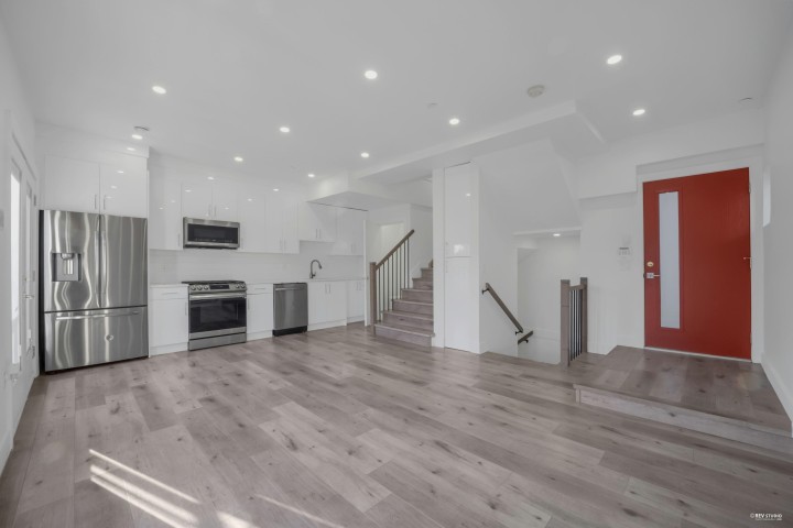 Photo 3 at 5140 Slocan Street, Collingwood VE, Vancouver East