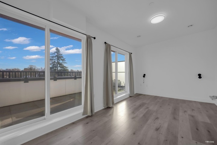 Photo 10 at 5140 Slocan Street, Collingwood VE, Vancouver East