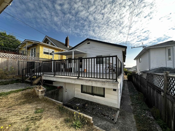 Photo 3 at 3635 Franklin Street, Hastings Sunrise, Vancouver East