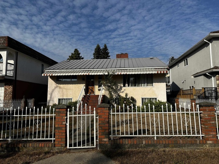 Photo 1 at 2621 E 8th Avenue, Renfrew VE, Vancouver East