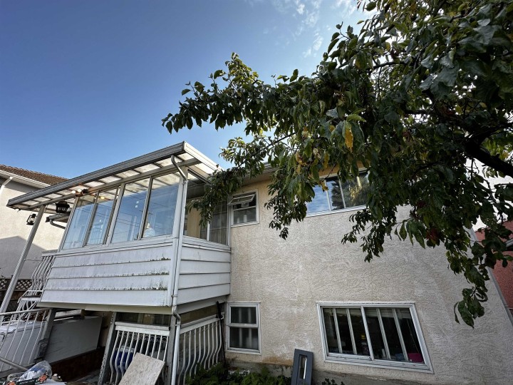 Photo 10 at 2621 E 8th Avenue, Renfrew VE, Vancouver East