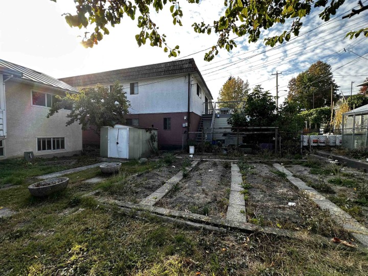 Photo 8 at 2621 E 8th Avenue, Renfrew VE, Vancouver East