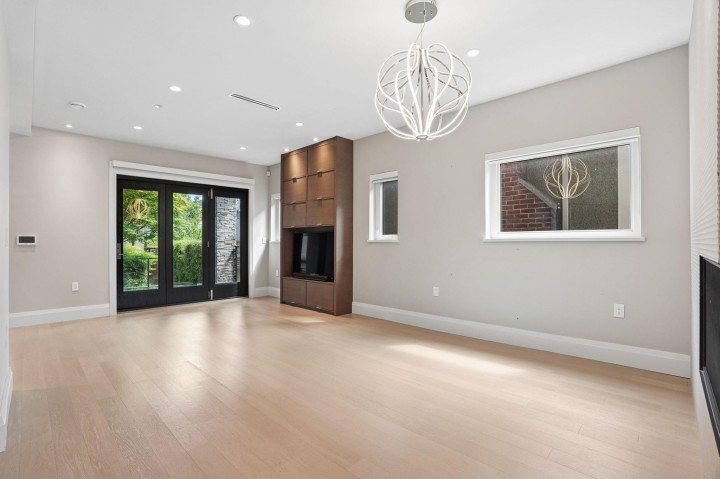 Photo 3 at 4481 W 15th Avenue, Point Grey, Vancouver West