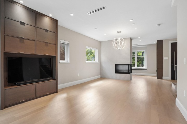 Photo 4 at 4481 W 15th Avenue, Point Grey, Vancouver West