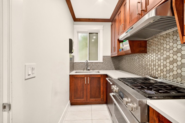Photo 17 at 5886 Sherbrooke Street, Knight, Vancouver East