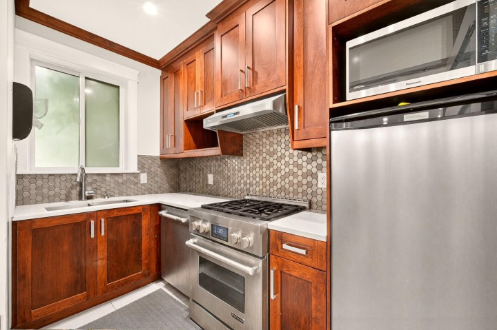 Photo 16 at 5886 Sherbrooke Street, Knight, Vancouver East