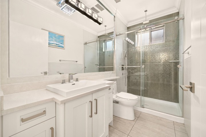 Photo 12 at 5886 Sherbrooke Street, Knight, Vancouver East