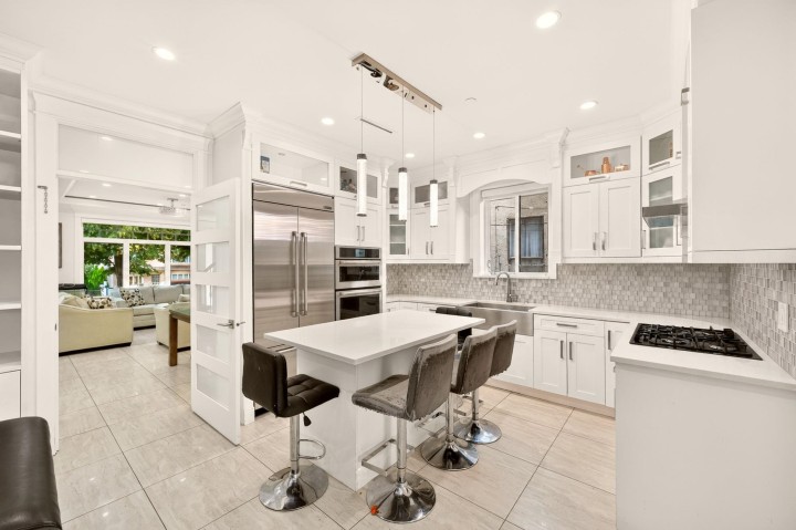 Photo 7 at 5886 Sherbrooke Street, Knight, Vancouver East