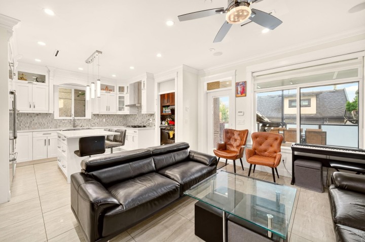 Photo 10 at 5886 Sherbrooke Street, Knight, Vancouver East
