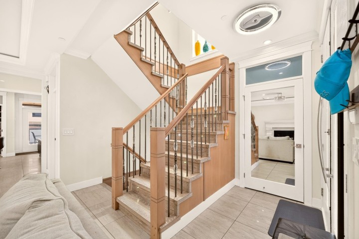 Photo 11 at 5886 Sherbrooke Street, Knight, Vancouver East