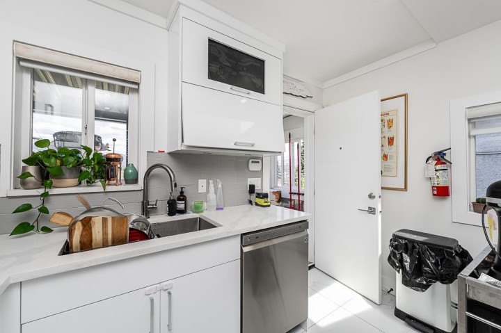 Photo 10 at 2843 E 5th Avenue, Renfrew VE, Vancouver East