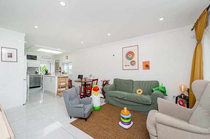 Photo 4 at 2843 E 5th Avenue, Renfrew VE, Vancouver East