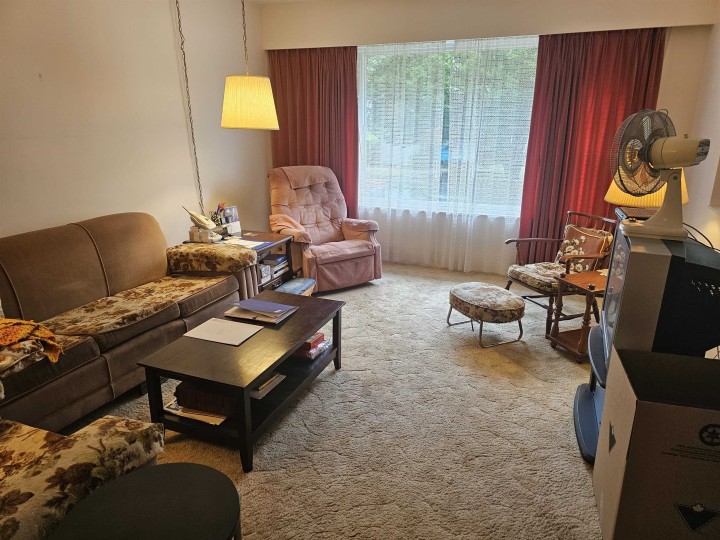 Photo 2 at 856 E 33rd Avenue, Fraser VE, Vancouver East