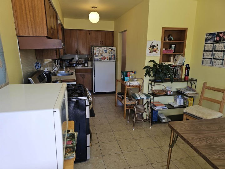 Photo 4 at 856 E 33rd Avenue, Fraser VE, Vancouver East