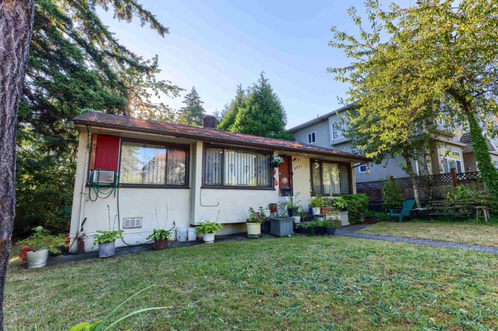 Photo 2 at 8287 Victoria Drive, Fraserview VE, Vancouver East