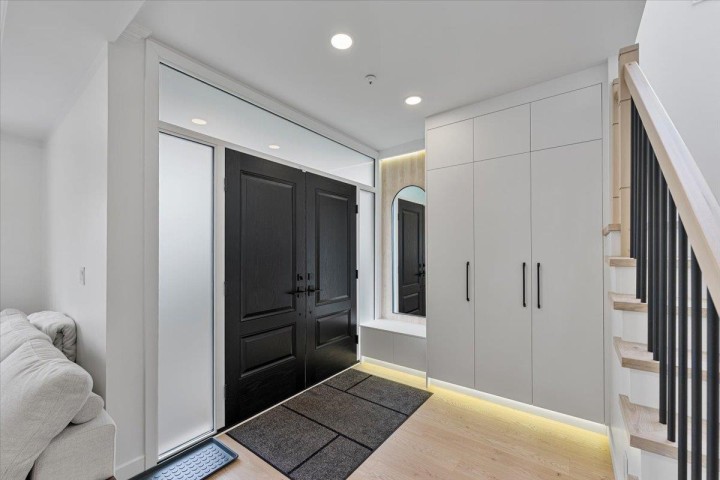 Photo 3 at 817 W 60th Avenue, Marpole, Vancouver West