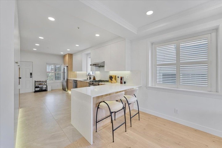 Photo 11 at 817 W 60th Avenue, Marpole, Vancouver West