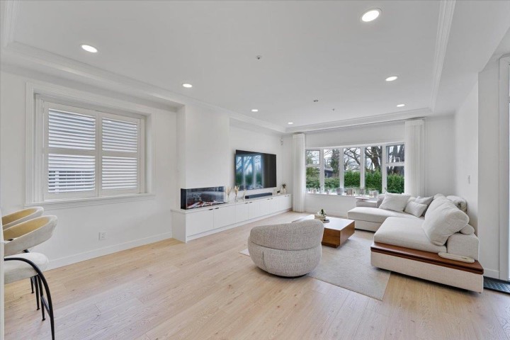 Photo 8 at 817 W 60th Avenue, Marpole, Vancouver West