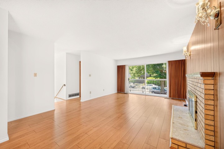 Photo 4 at 2463 Galt Street, Collingwood VE, Vancouver East