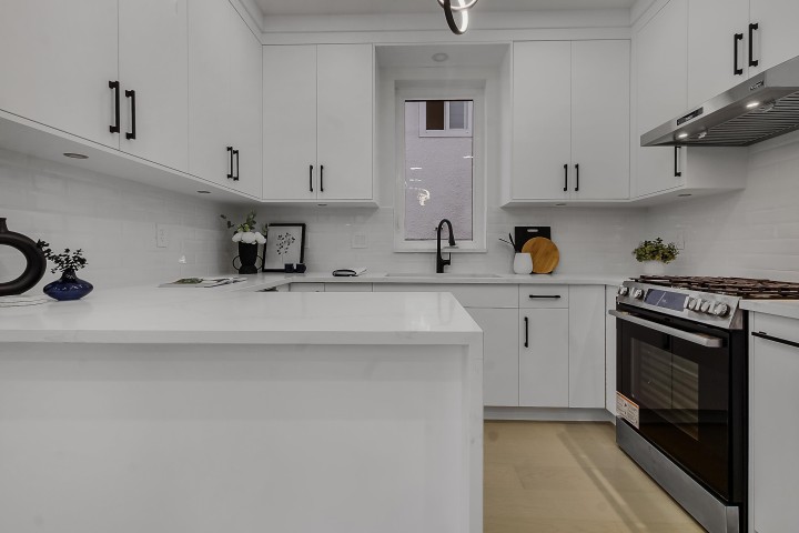 Photo 12 at 583 E 60th Avenue, South Vancouver, Vancouver East