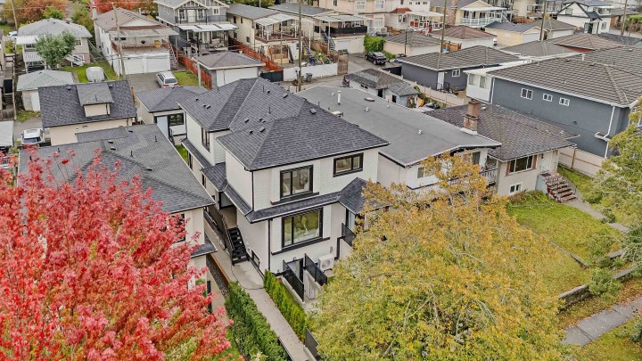 Photo 1 at 583 E 60th Avenue, South Vancouver, Vancouver East