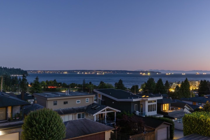 Photo 1 at 1104 Esquimalt Avenue, Ambleside, West Vancouver