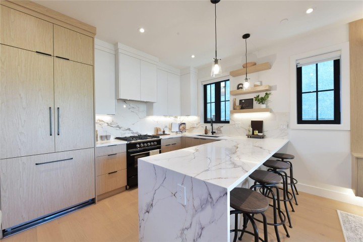 Photo 9 at 1 - 2682 Napier Street, Renfrew VE, Vancouver East