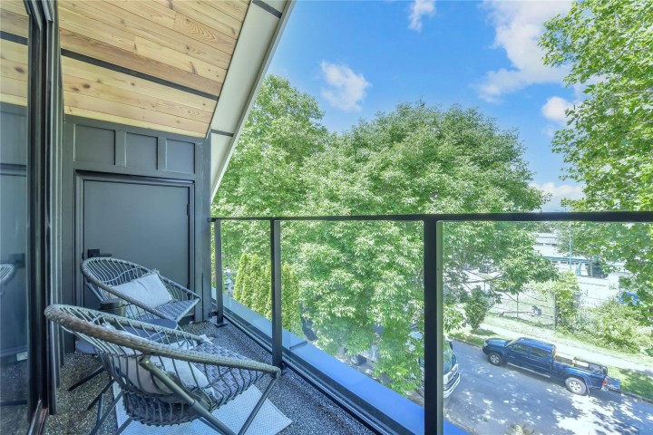 Photo 15 at 1 - 2682 Napier Street, Renfrew VE, Vancouver East
