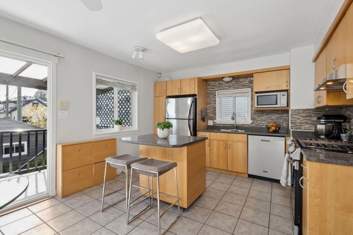 Photo 2 at 4344 Skeena Street, Renfrew Heights, Vancouver East