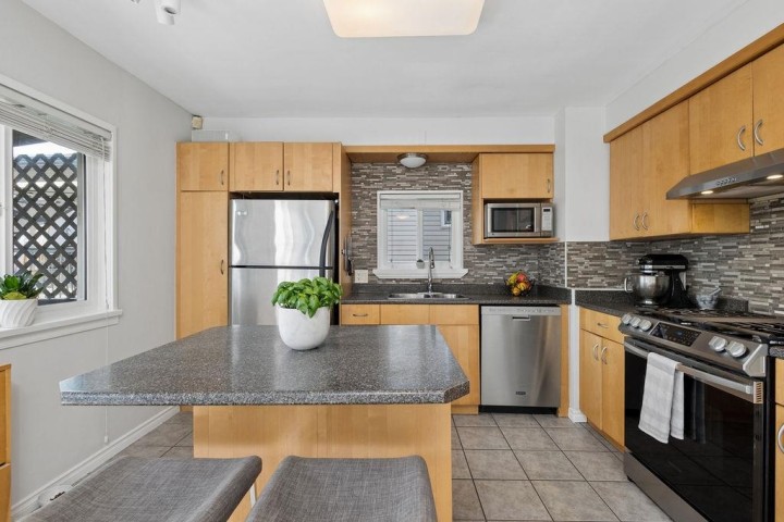 Photo 5 at 4344 Skeena Street, Renfrew Heights, Vancouver East