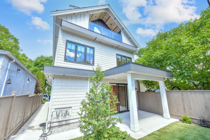 Photo 1 at 2 - 2682 Napier Street, Renfrew VE, Vancouver East
