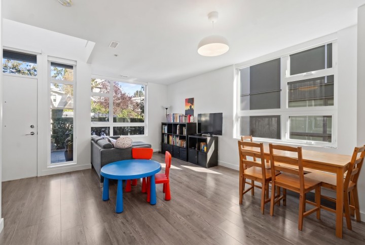 Photo 3 at 190 W 63rd Avenue, Marpole, Vancouver West