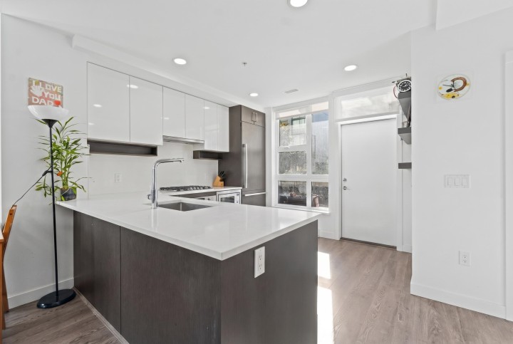 Photo 4 at 190 W 63rd Avenue, Marpole, Vancouver West