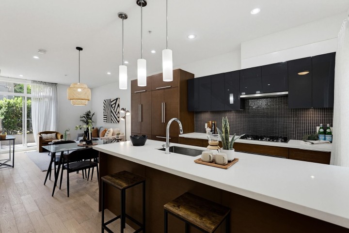 Photo 2 at 637 Victoria Drive, Hastings, Vancouver East