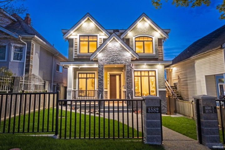 Photo 1 at 3582 Franklin Street, Hastings Sunrise, Vancouver East