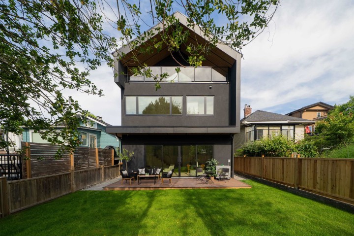Photo 1 at 2 - 4161 Windsor Street, Fraser VE, Vancouver East
