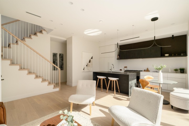 Photo 5 at 2 - 4161 Windsor Street, Fraser VE, Vancouver East